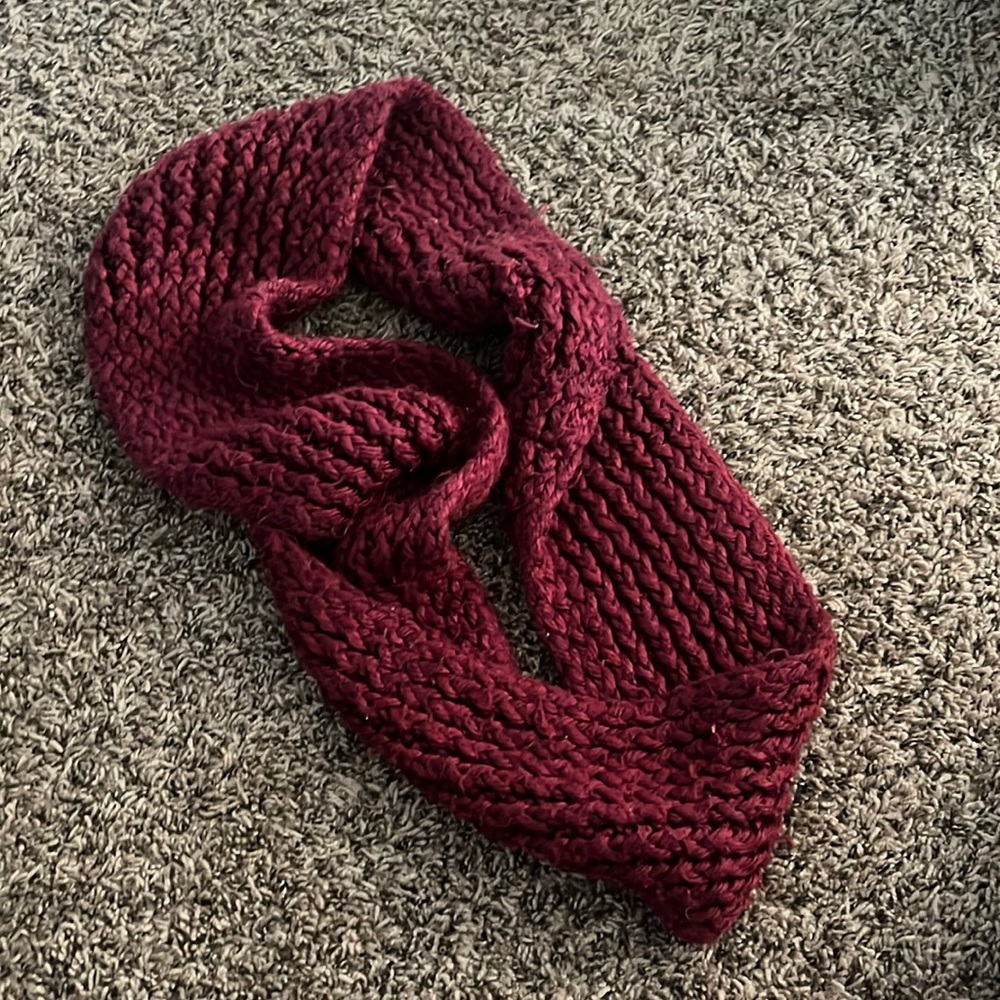Maroon infinity scarf